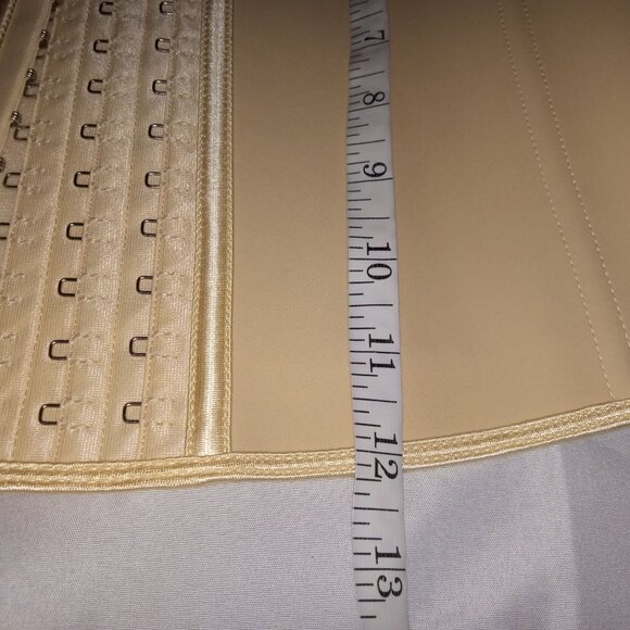 Beige Hourglass Angel Latex Waist Trainer โ 3 Hook Shapewear for Instant Curves - Picture 9 of 12